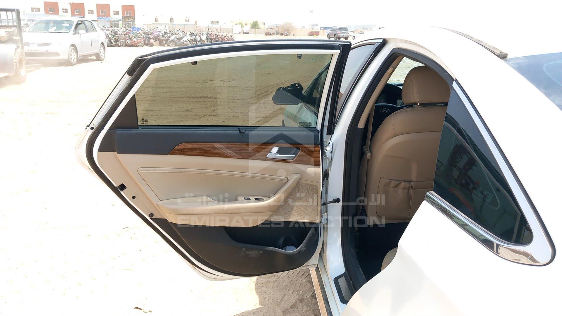 2015 HYUNDAI SONATA VIN: 5NPE34AF8FH208386