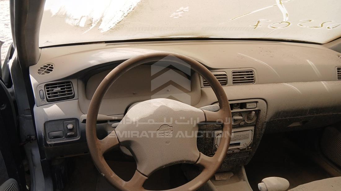 نيسان صني 1997 — زاوية واجهة السائق الأمامية اليسرى — صورة 10