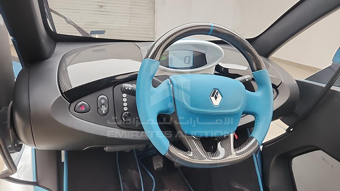 2018 Renault Twizy — Full Dashboard View — Photo 15