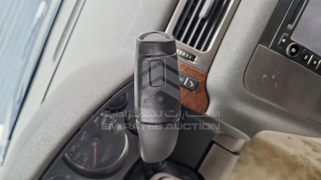 2007 GMC Yukon — Gear View — Photo 20