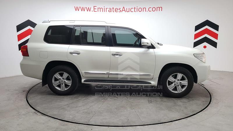 JTMHU09J5F4120610 Auction: EmiratesAuction Lot: 409010 JTMHU09J5F4120610 Toyota Land Cruiser 2015 WHITE Photo 43