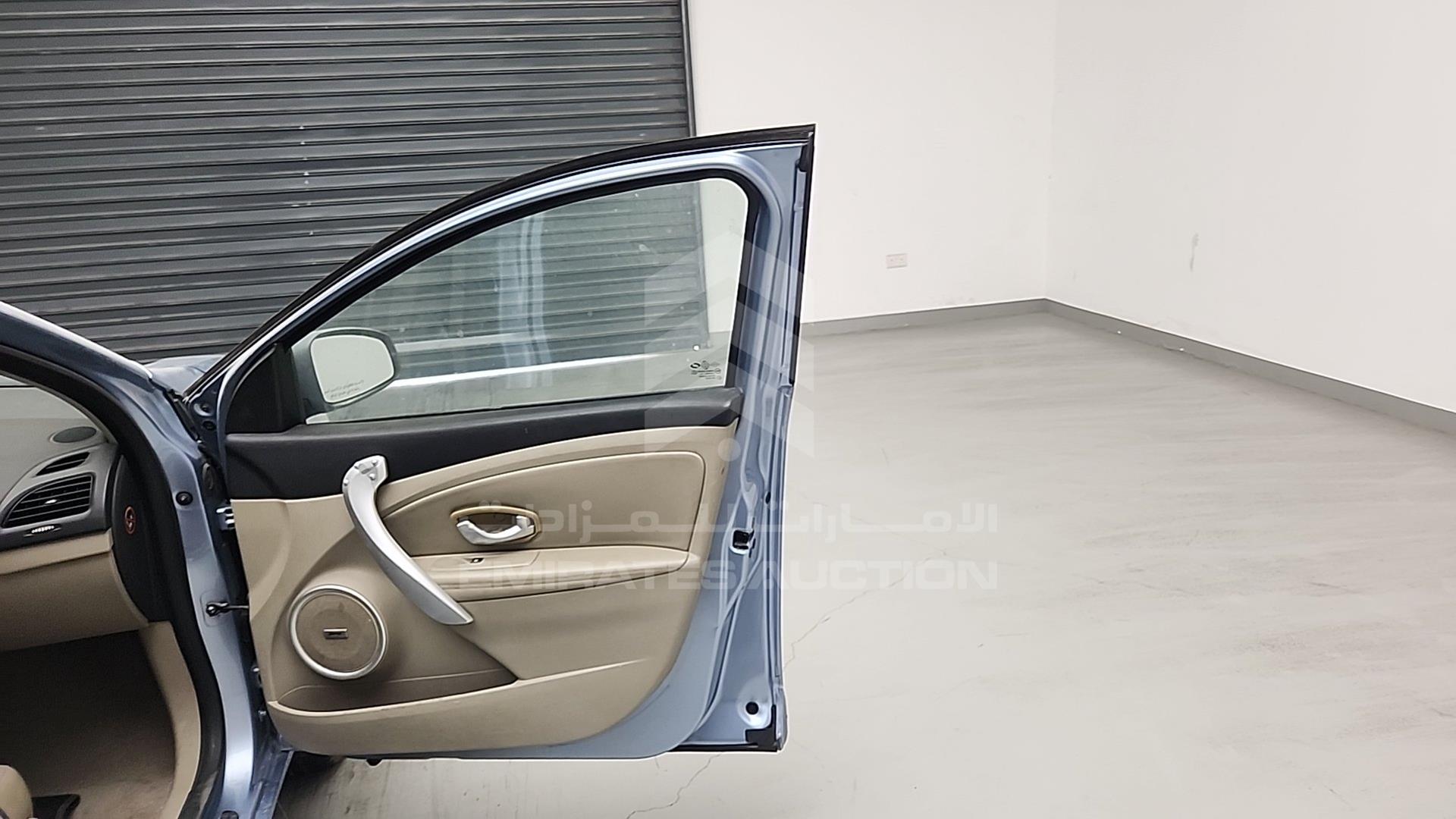 2012 RENAULT FLUENCE VIN: VF1LZLDT8CC246837