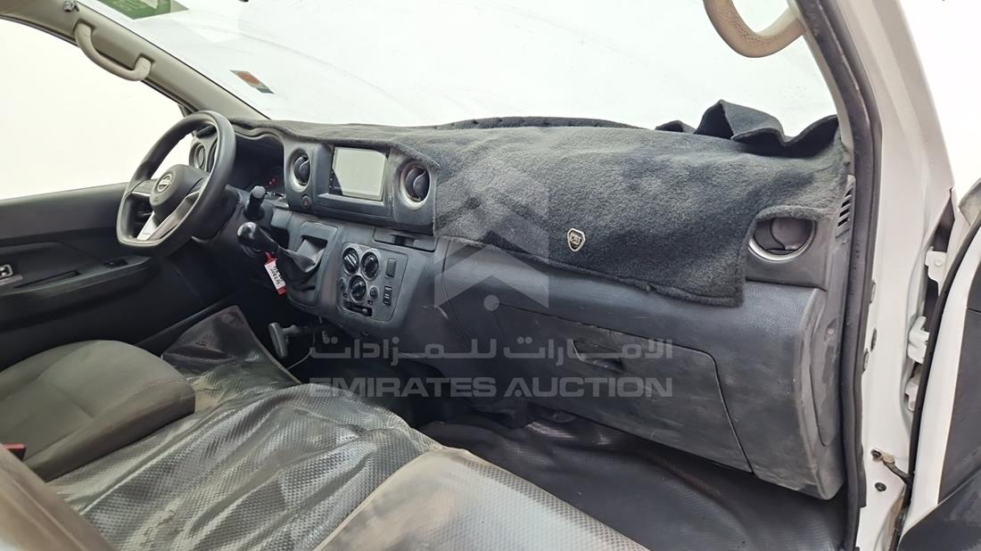 نيسان أورفان 2024 — زاوية واجهة الراكب الأمامي الأيمن — صورة 24