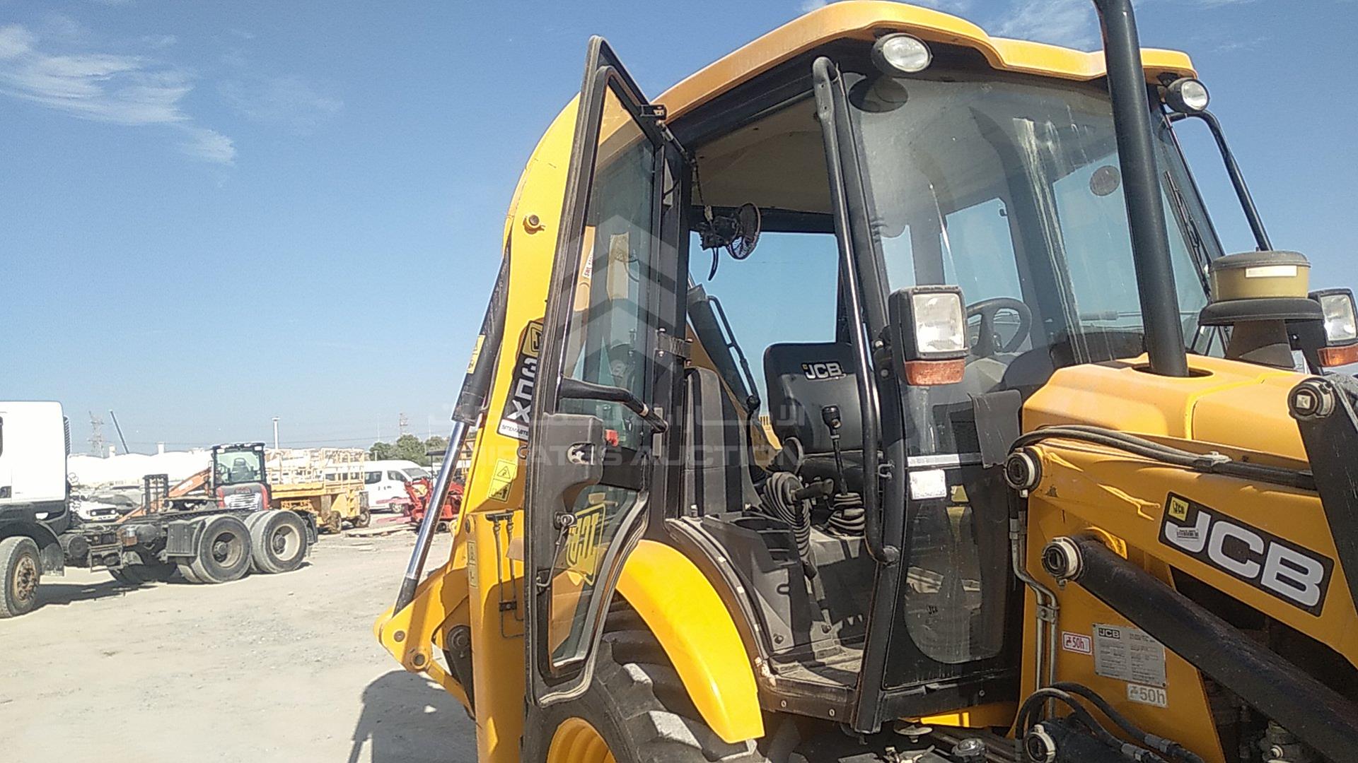 2015 JCB 3DX VIN: HAR3DXSSC01888501