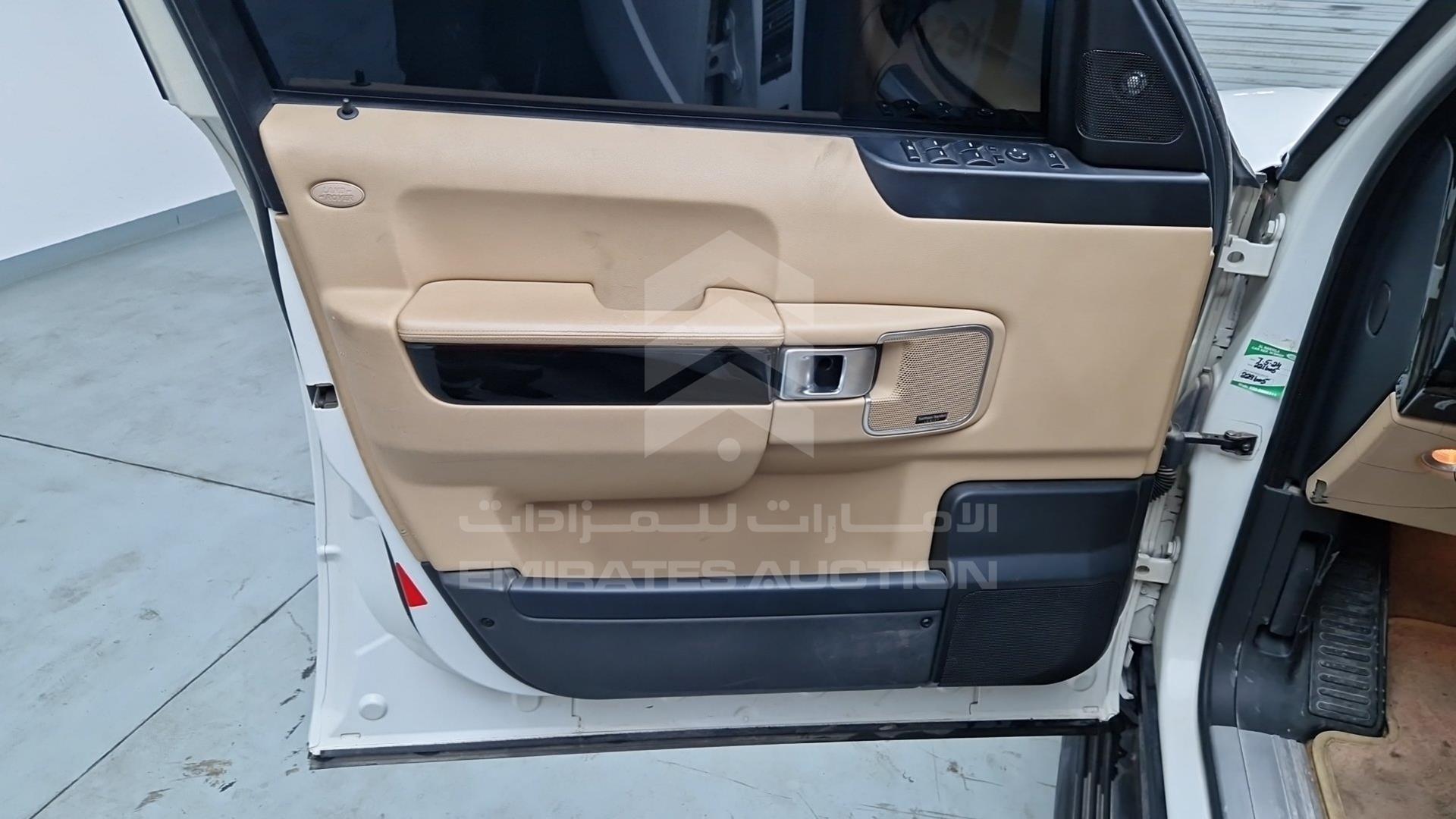 2011 RANGE ROVER VOGUE VIN: SALLMEME4BA337190