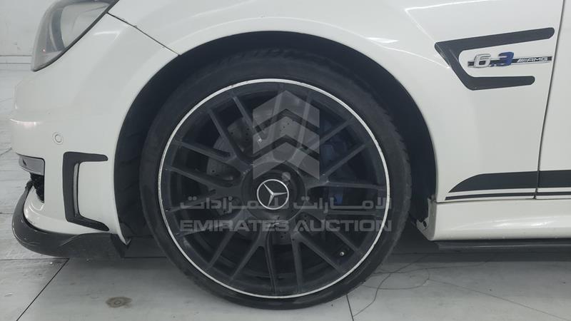 WDDGJ7HB7DG056594 Auction: EmiratesAuction Lot: 428637 WDDGJ7HB7DG056594 Mercedes C 63 AMG 2013 WHITE Photo 35