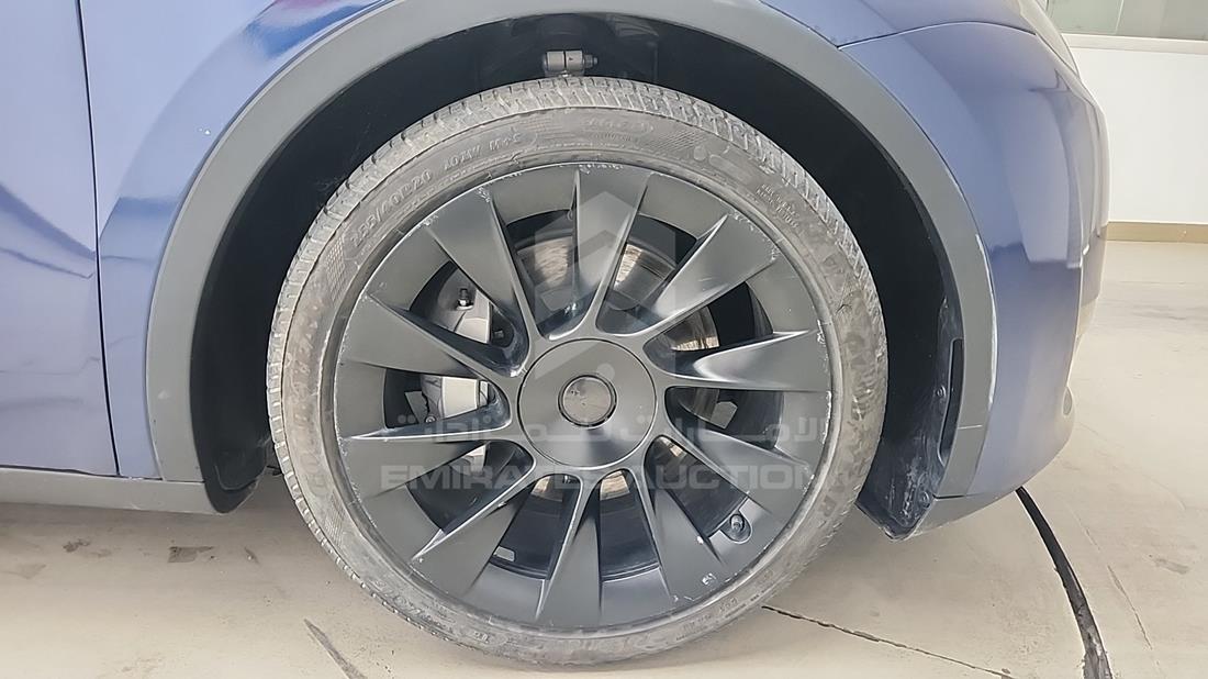 تيسلا Model Y 2024 — الإطار الأمامي الأيمن — صورة 33