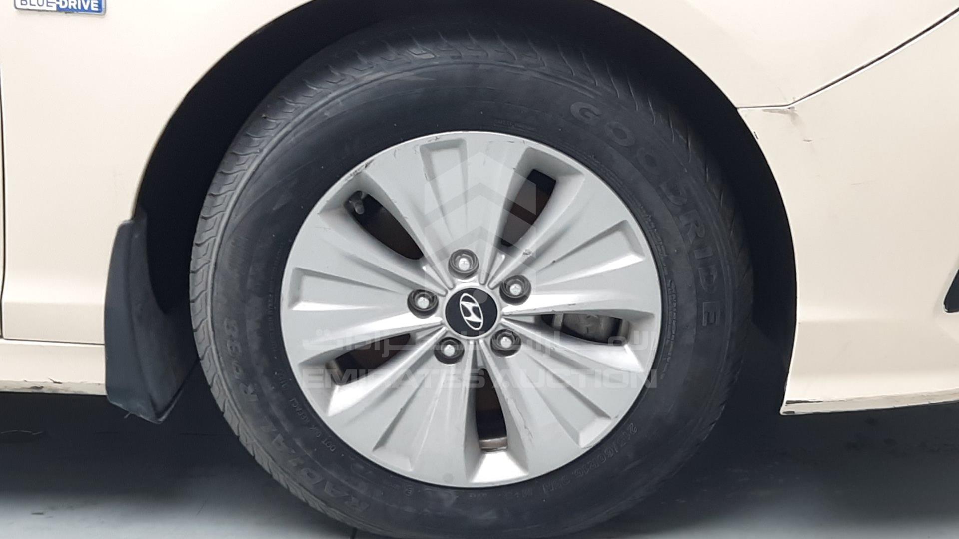 2019 HYUNDAI SONATA HYBRID VIN: KMHE24136KA093096