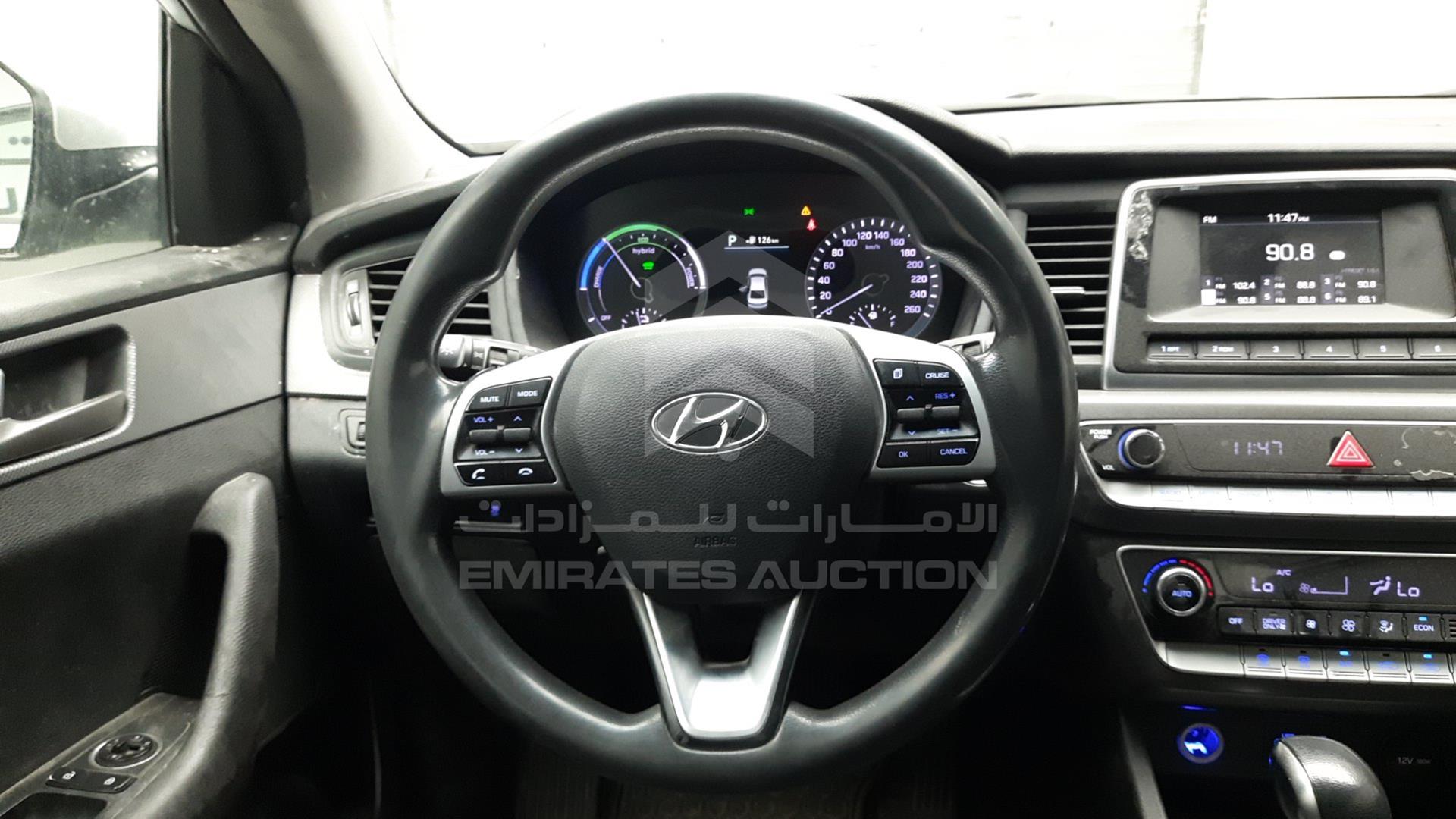 2019 HYUNDAI SONATA VIN: KMHE24130KA093014