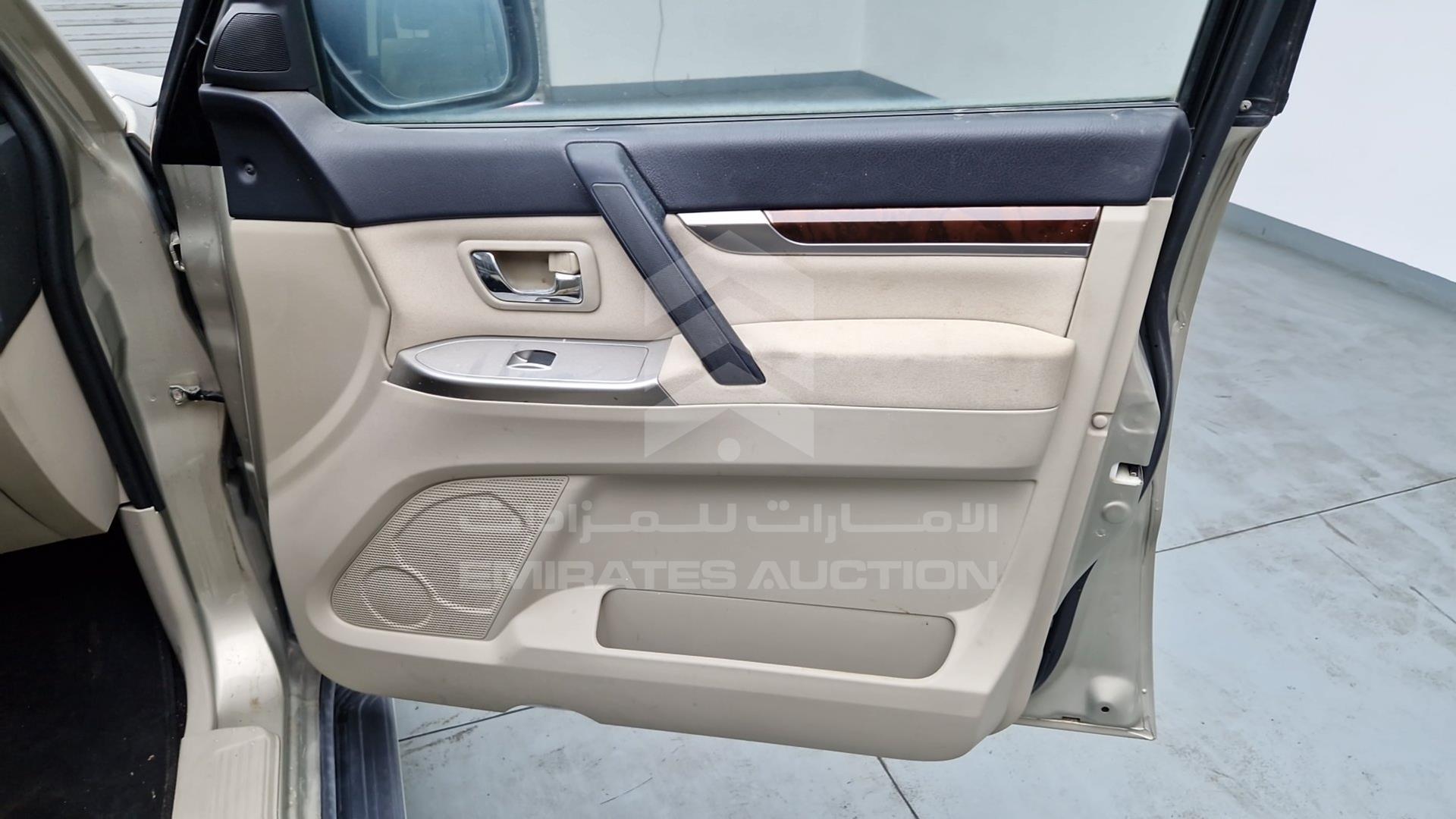 2013 MITSUBISHI PAJERO VIN: JMYLRV95WDJ704393