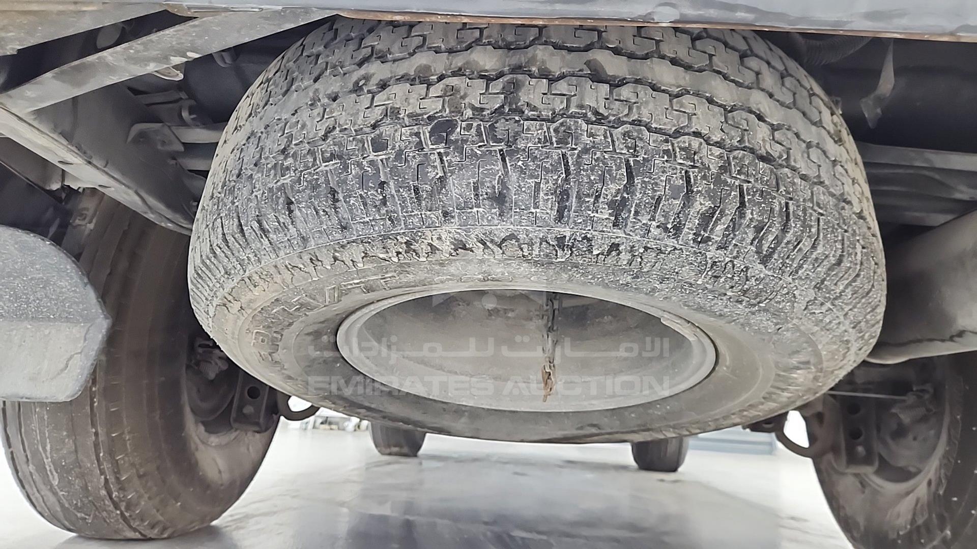 2002 TOYOTA LAND CRUISER VIN: JTGHJ01J723001920
