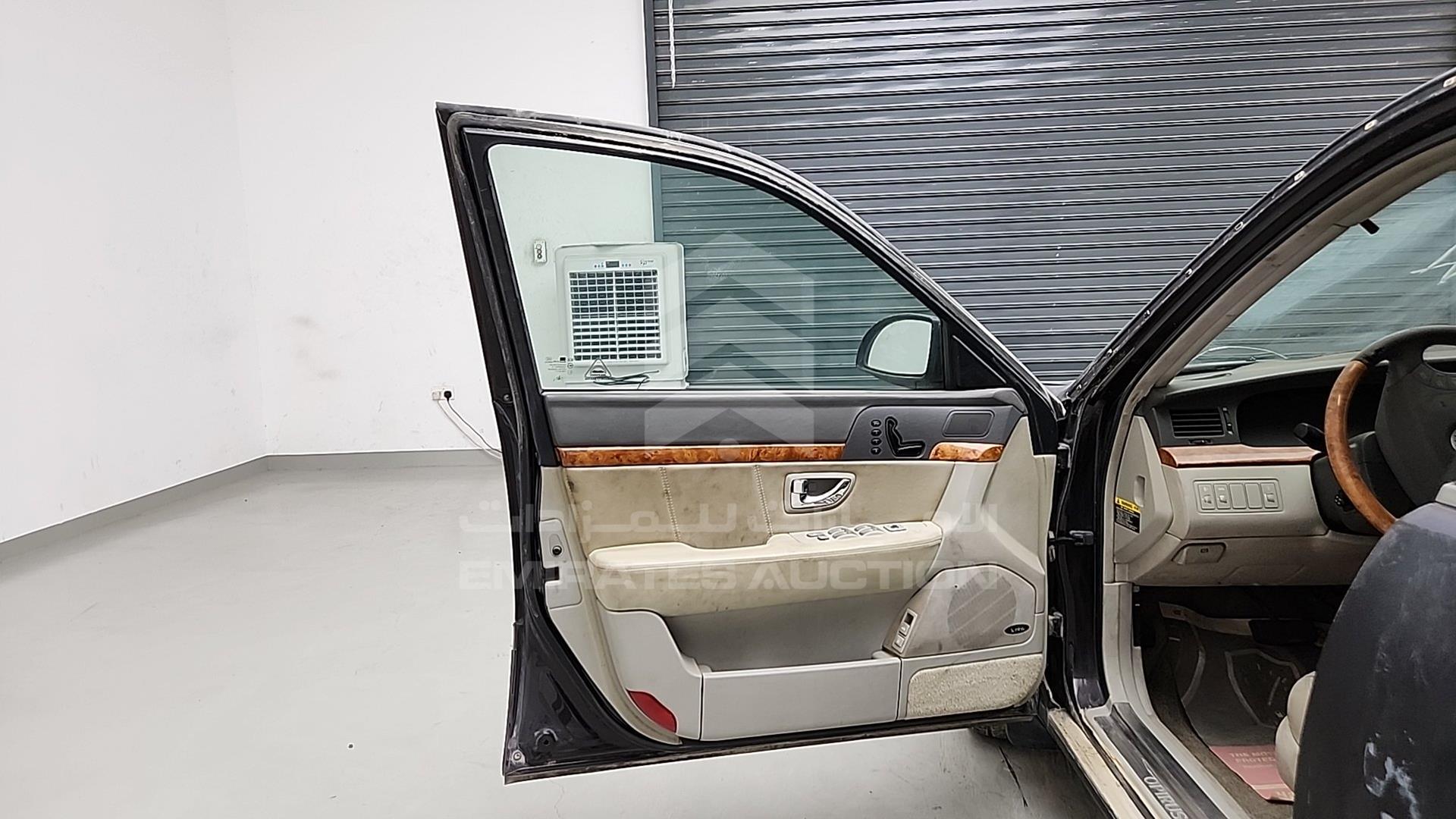 2006 KIA OPIRUS VIN: KNALD224365093828