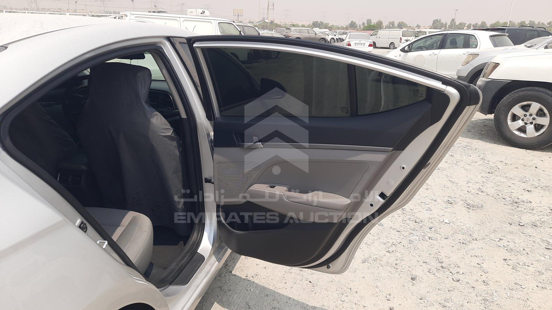 2018 HYUNDAI ELANTRA VIN: KMHD741C0JU545067