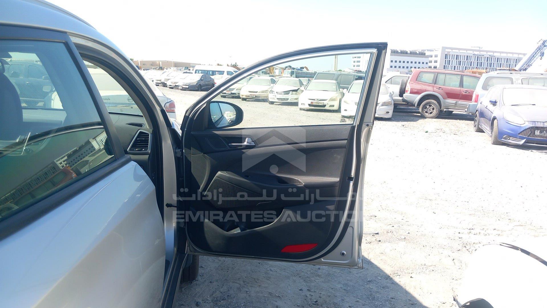 2016 HYUNDAI TUCSON VIN: TMAJ28137GJ061926