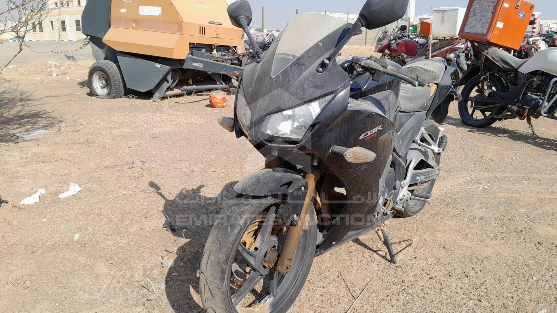 2015 HONDA CB300R VIN: MLHNC51A0F5100108
