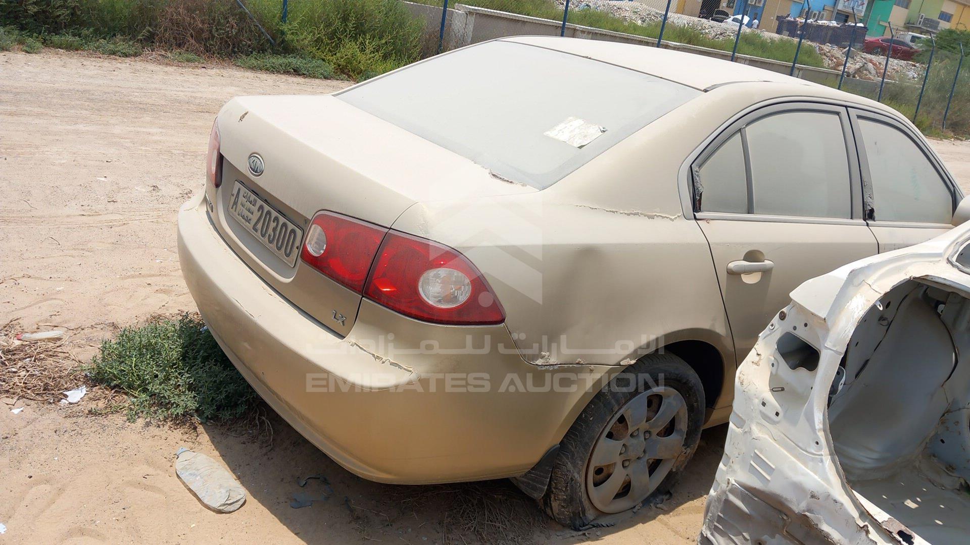 2006 KIA OPTIMA VIN: KNAGE222465010176
