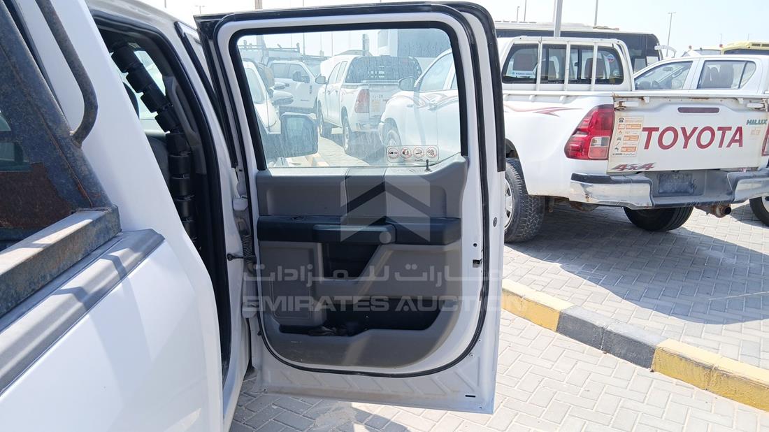 فورد اف 150 2019 — الباب الخلفي الأيمن — صورة 24