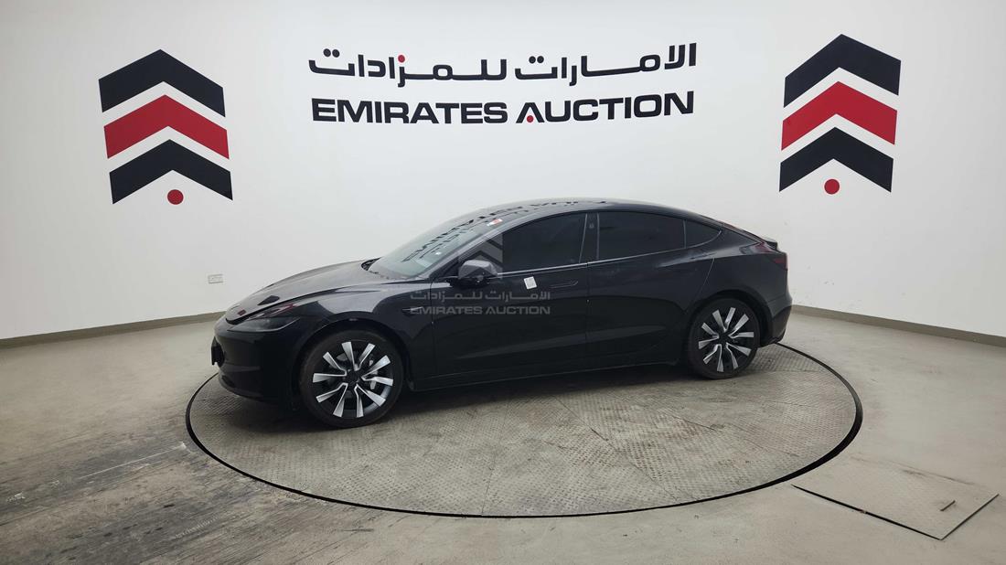 تيسلا موديل 3 2024 — الزاوية الأمامية اليسرى — صورة 3