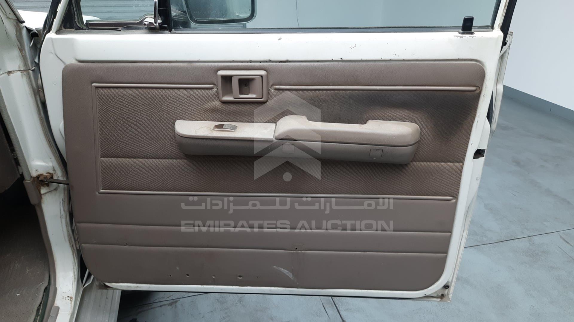 2013 TOYOTA LAND CRUISER VIN: JTFLU73J2D4547985