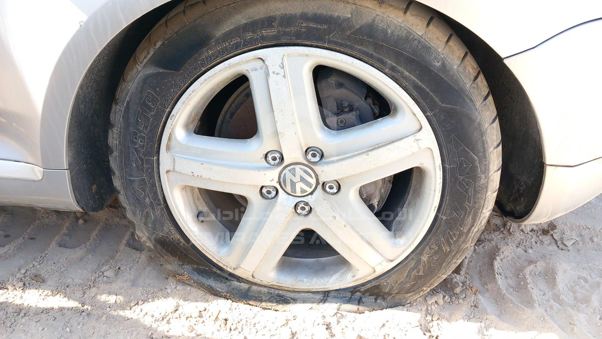 2005 VOLKSWAGEN TOUAREG VIN: WVGAE57L85D054872