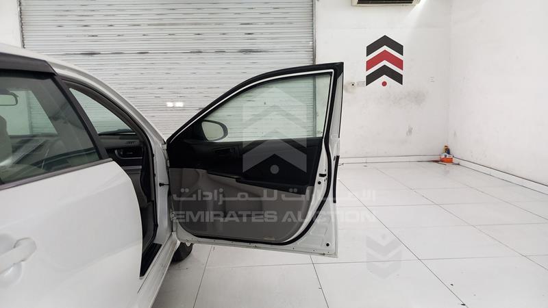 6T1BF9FKXFX534305 Auction: EmiratesAuction Lot: 413777 6T1BF9FKXFX534305 Toyota Camry 2015 WHITE Photo 24