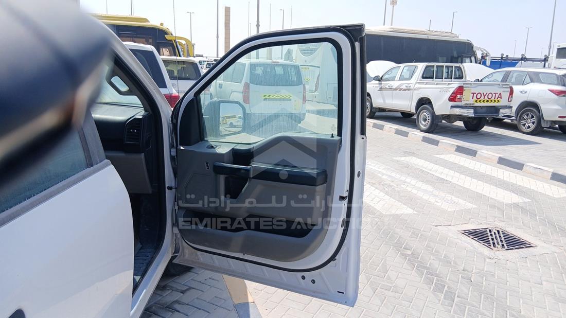 فورد اف 150 2019 — الباب الأمامي الأيمن — صورة 27
