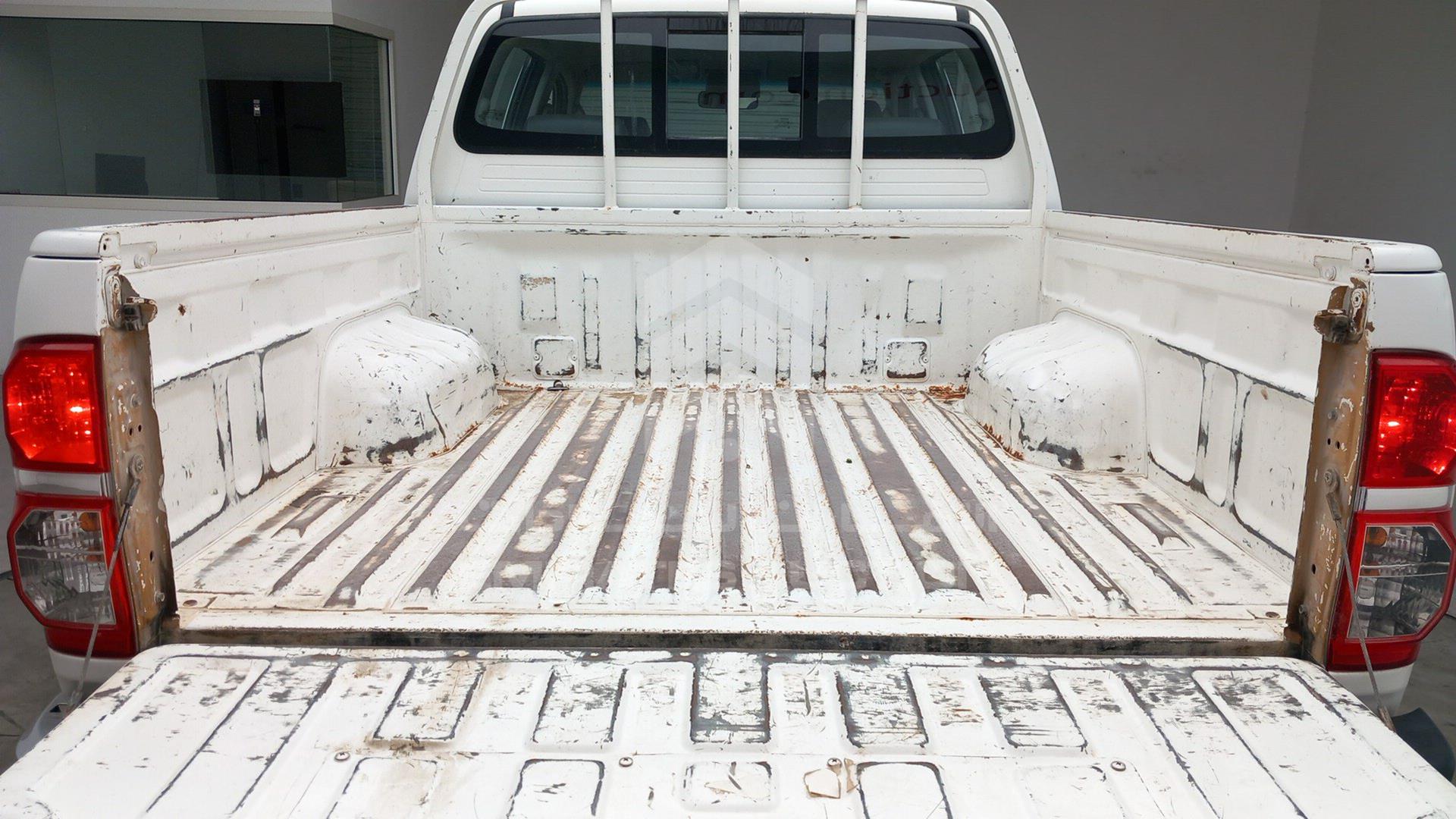 2013 TOYOTA HILUX VIN: MR0FX22G6D1360368