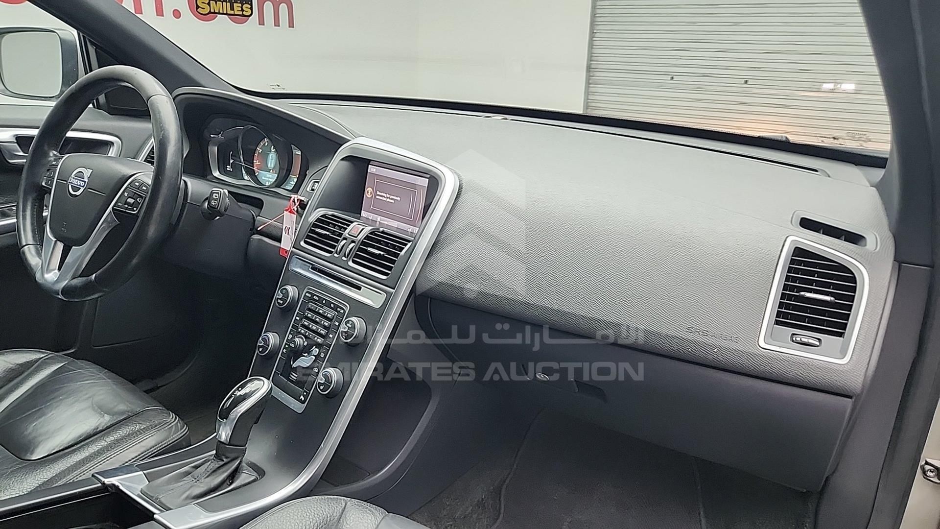 2014 VOLVO XC 60 VIN: YV147HDZ1E2559227
