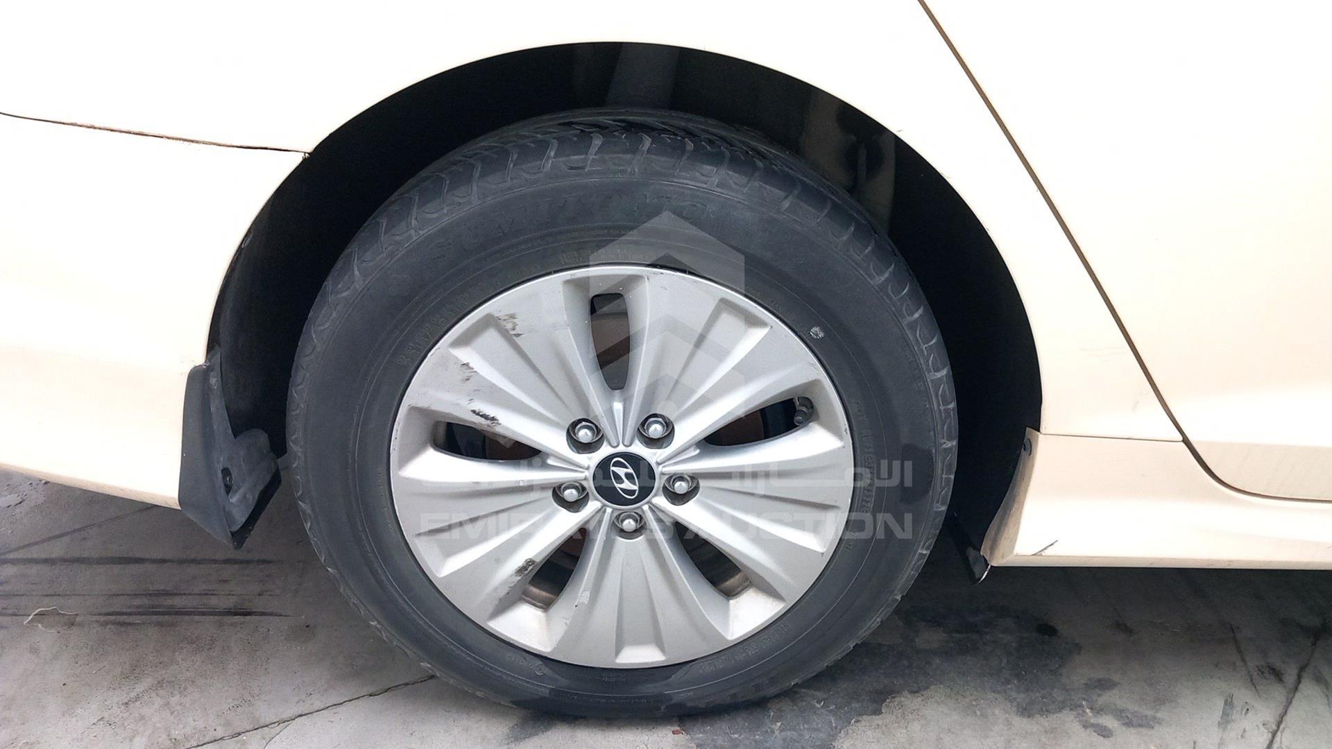 2019 HYUNDAI SONATA HYBRID VIN: KMHE24132KA093094
