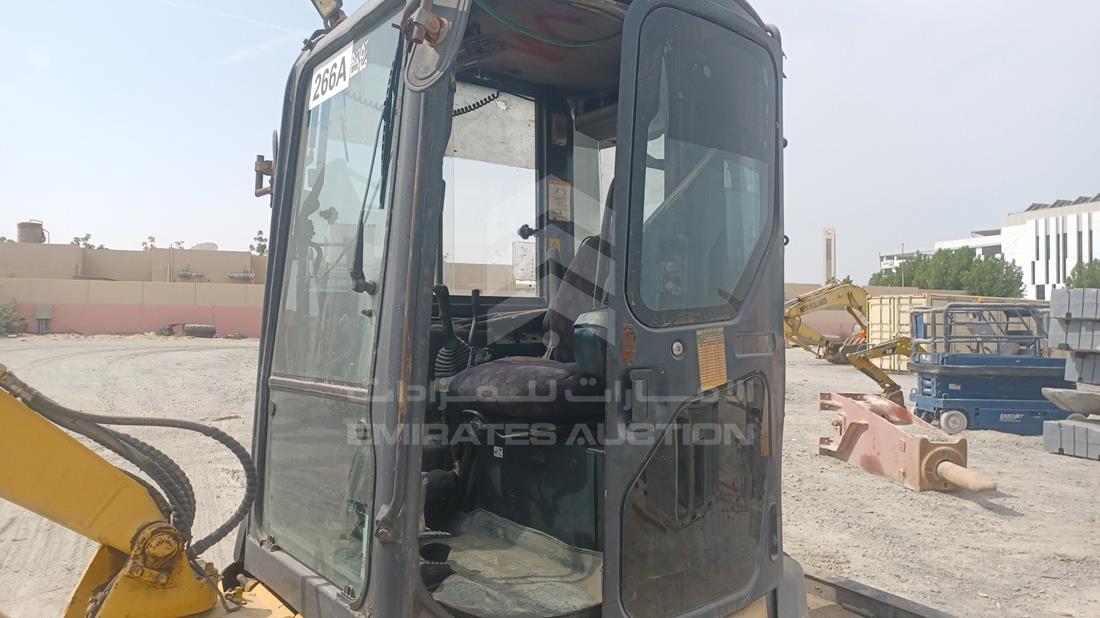 كوماتسو 2020 — الباب الأمامي الأيسر — صورة 10