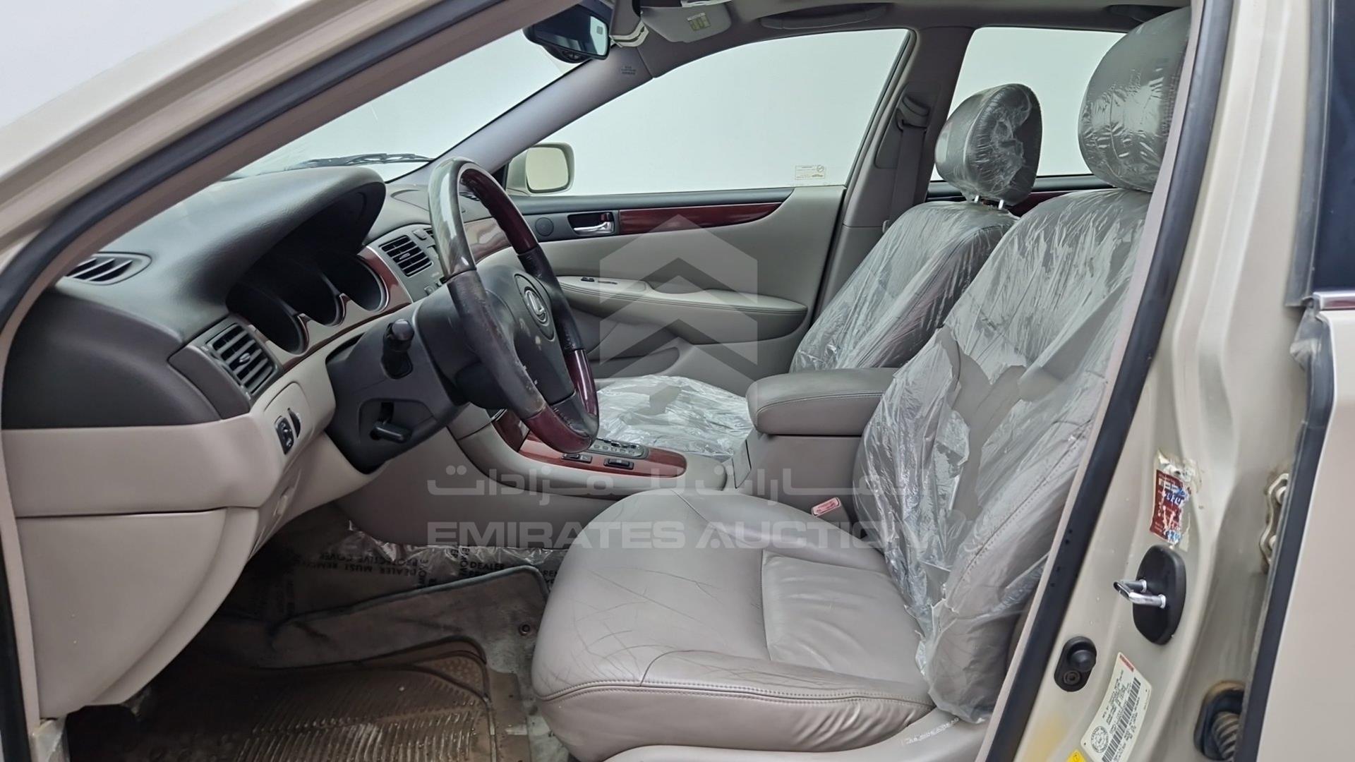 2002 LEXUS ES 300 VIN: JTHBF30G820063242