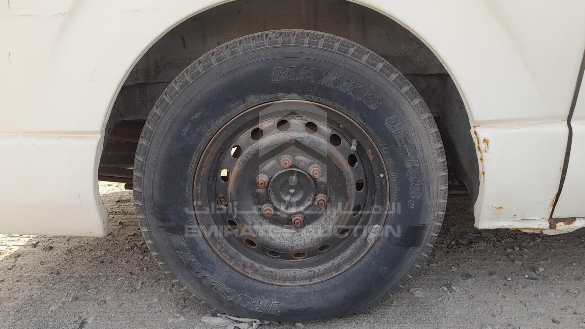 2005 TOYOTA HIACE VIN: JTFHX02PX50002331
