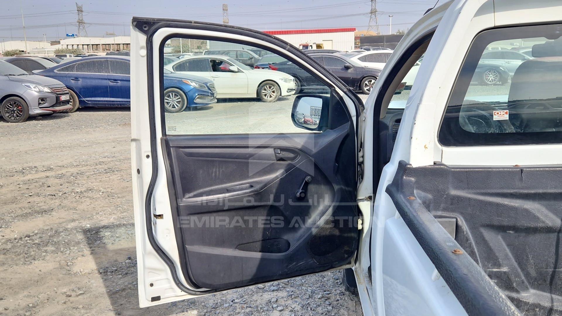 2015 ISUZU D-MAX VIN: MPAEL34C1FT003913