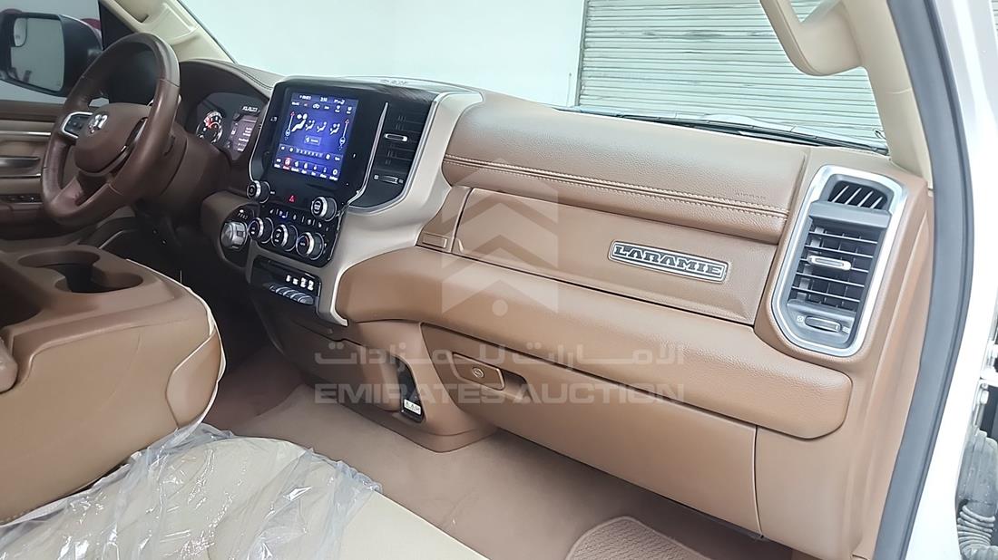 دودج رام 2020 — زاوية واجهة الراكب الأمامي الأيمن — صورة 28