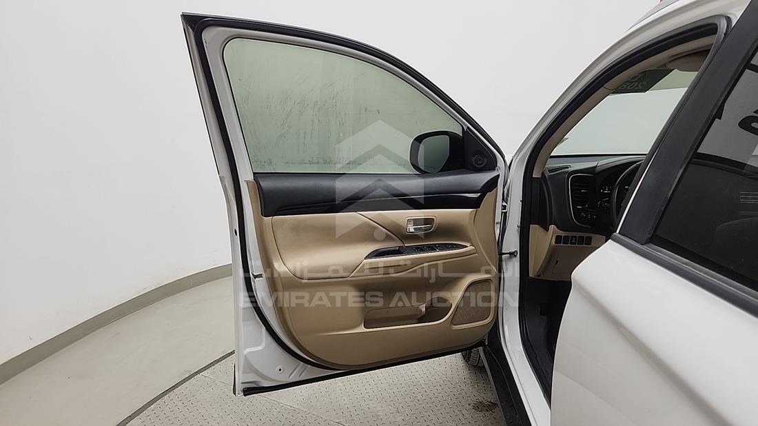 2021 Mitsubishi Outlander — Front Left Door — Photo 11