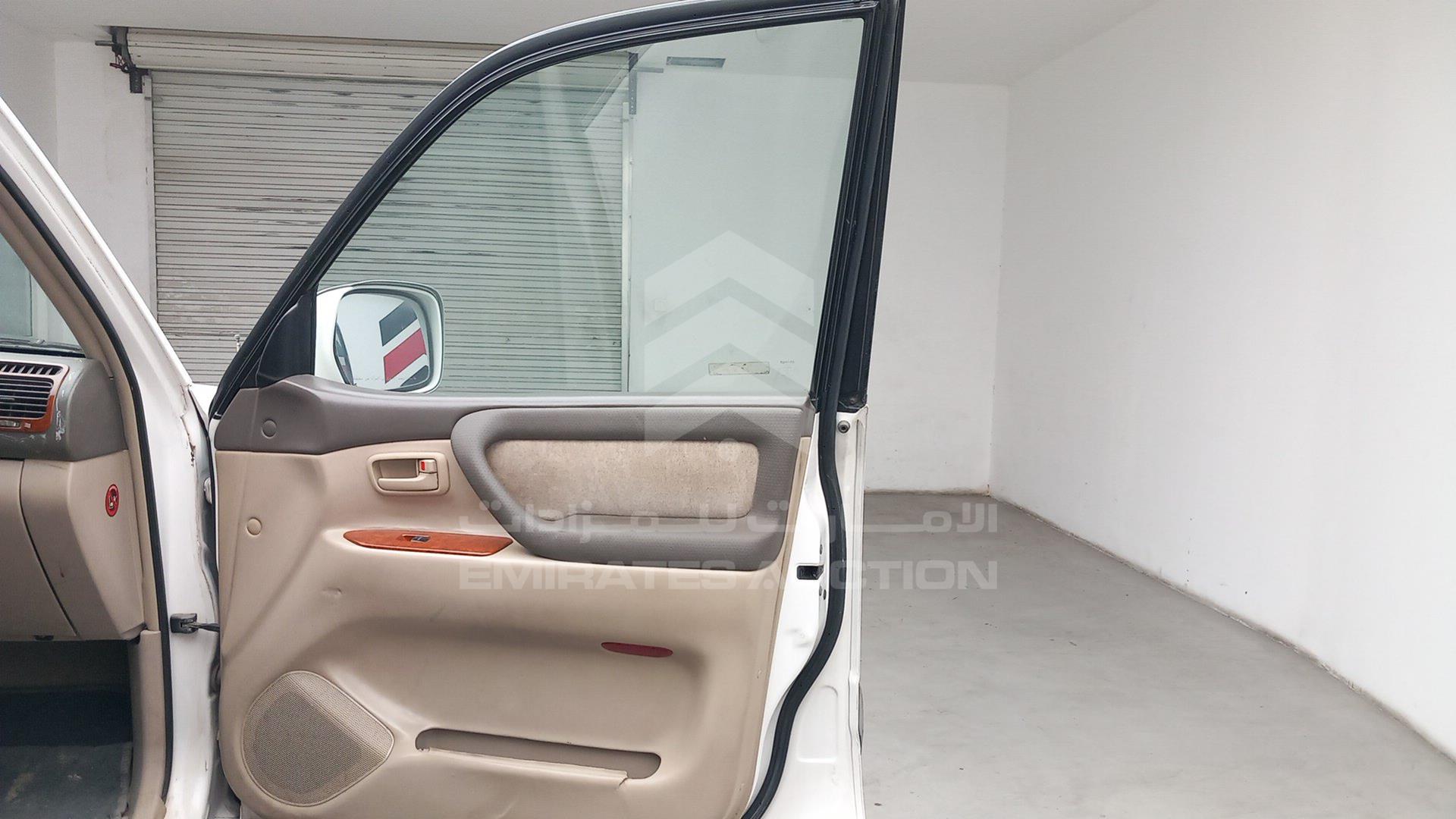2007 TOYOTA LAND CRUISER VIN: JTEHJ09J675160923