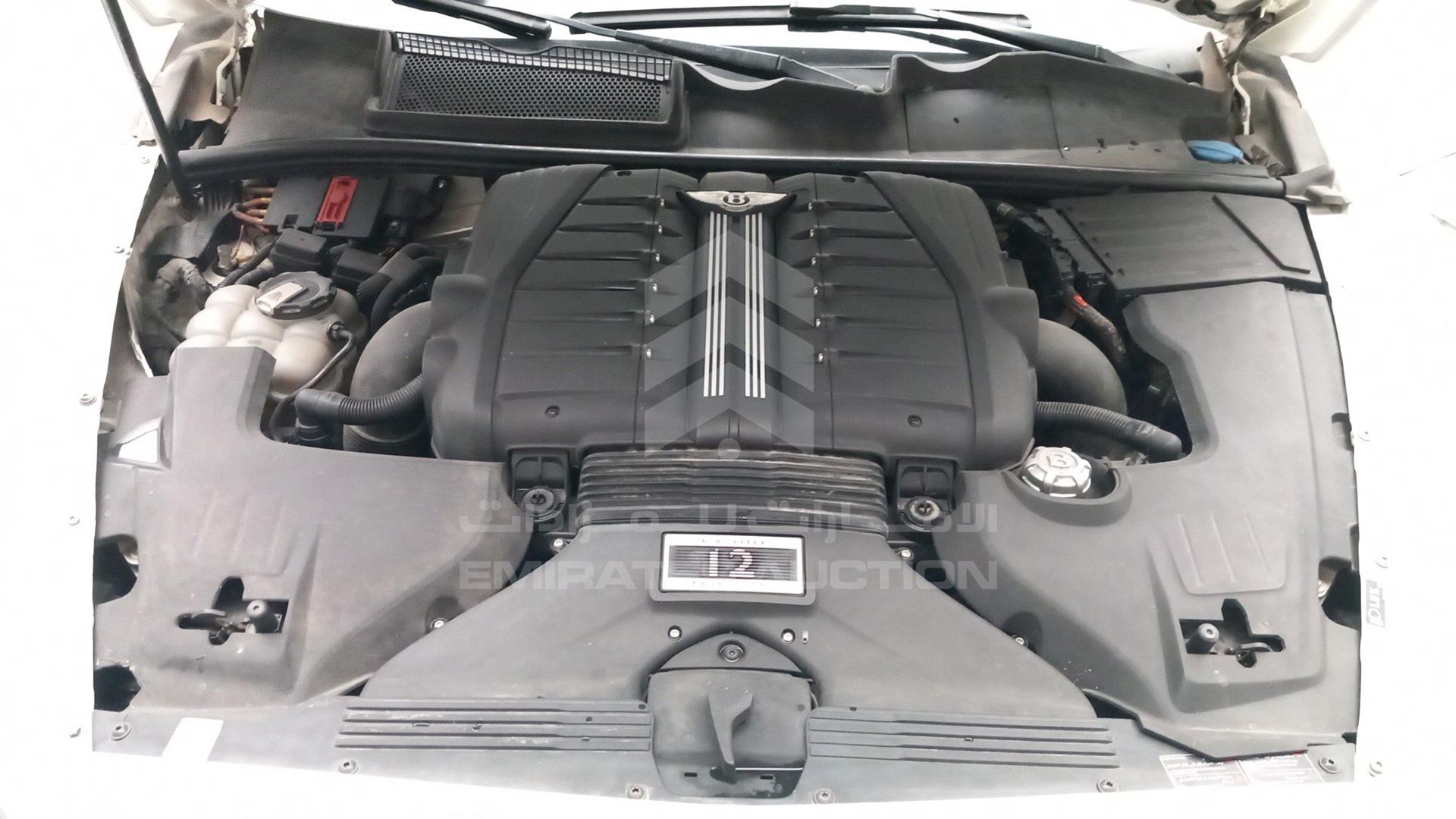 2018 BENTLEY BENTAYGA VIN: SJAAF1ZV8JC018402