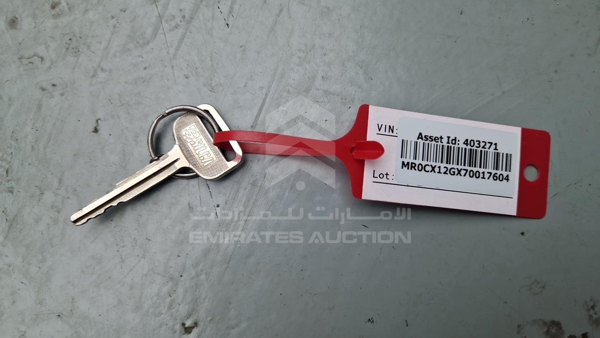 2007 TOYOTA HILUX VIN: MR0CX12GX70017604