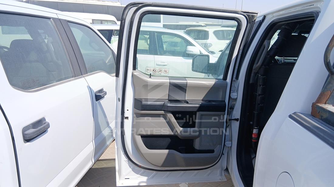 فورد اف 150 2019 — الباب الخلفي الأيسر — صورة 19