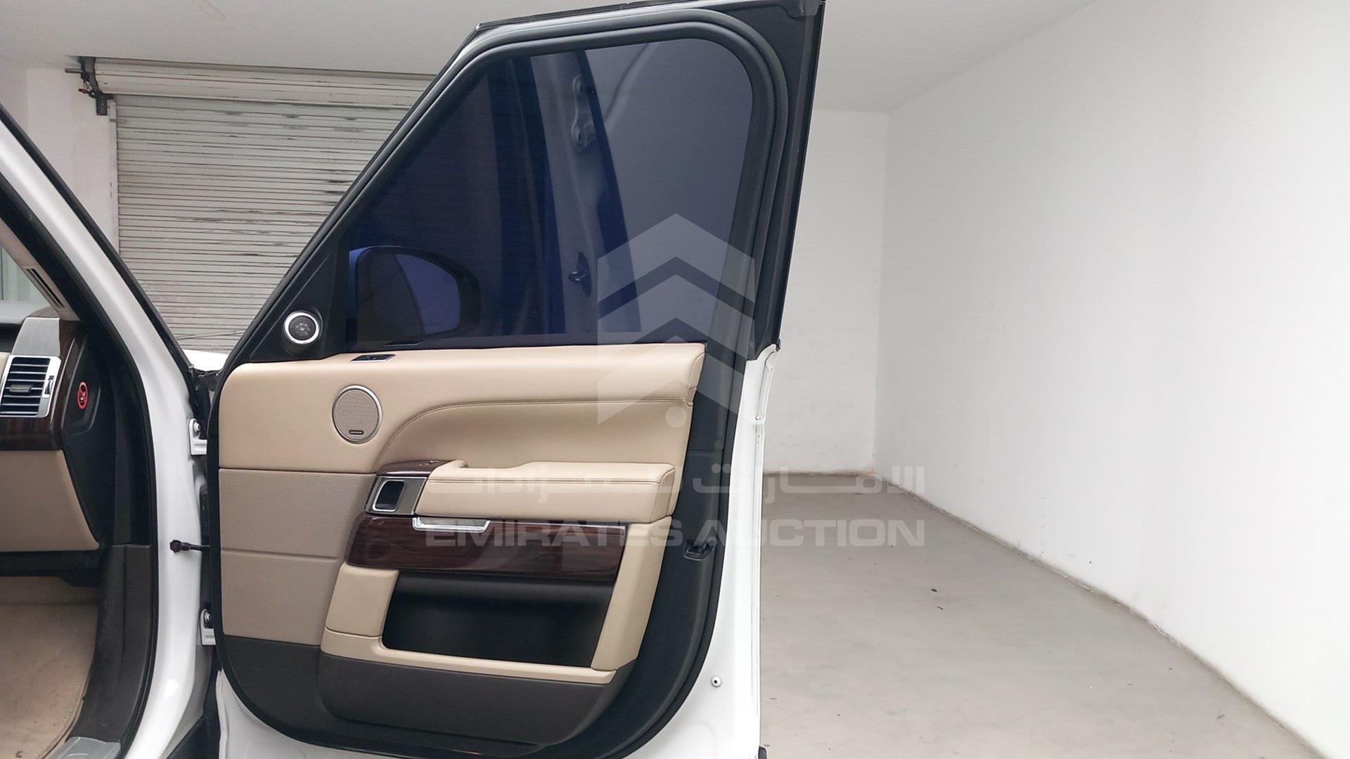 2014 RANGE ROVER VOGUE VIN: SALGA2DF6EA132437