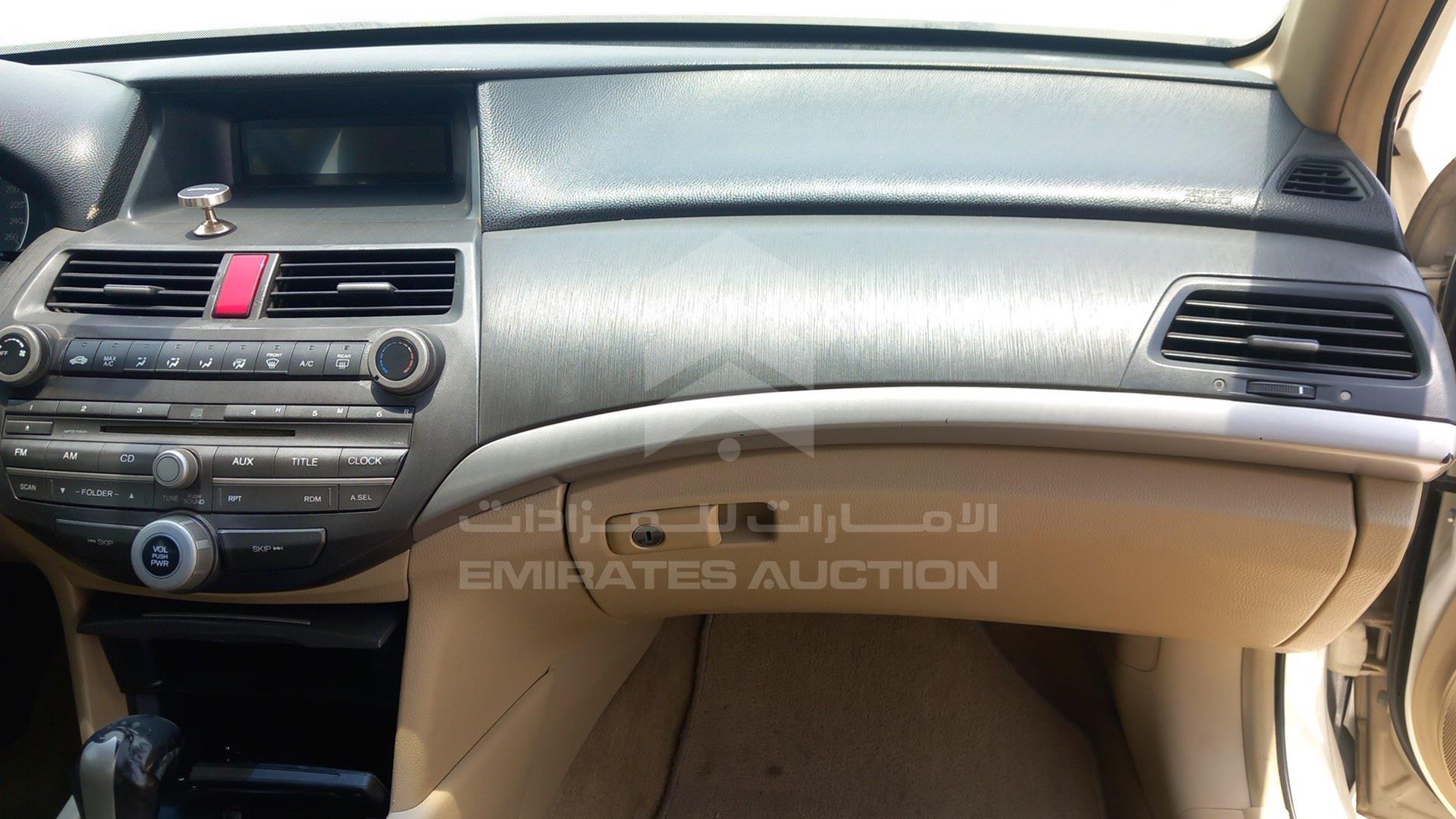 2011 HONDA ACCORD VIN: JHMCP2639BC402461