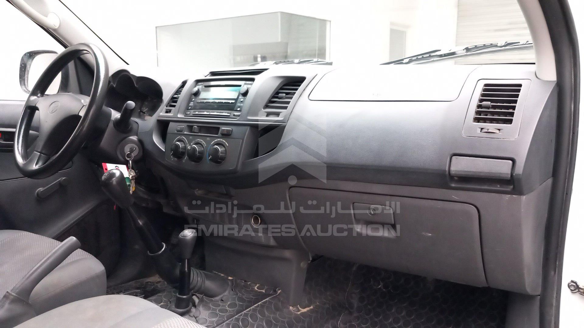 2013 TOYOTA HILUX VIN: MR0FX22G8D1360307