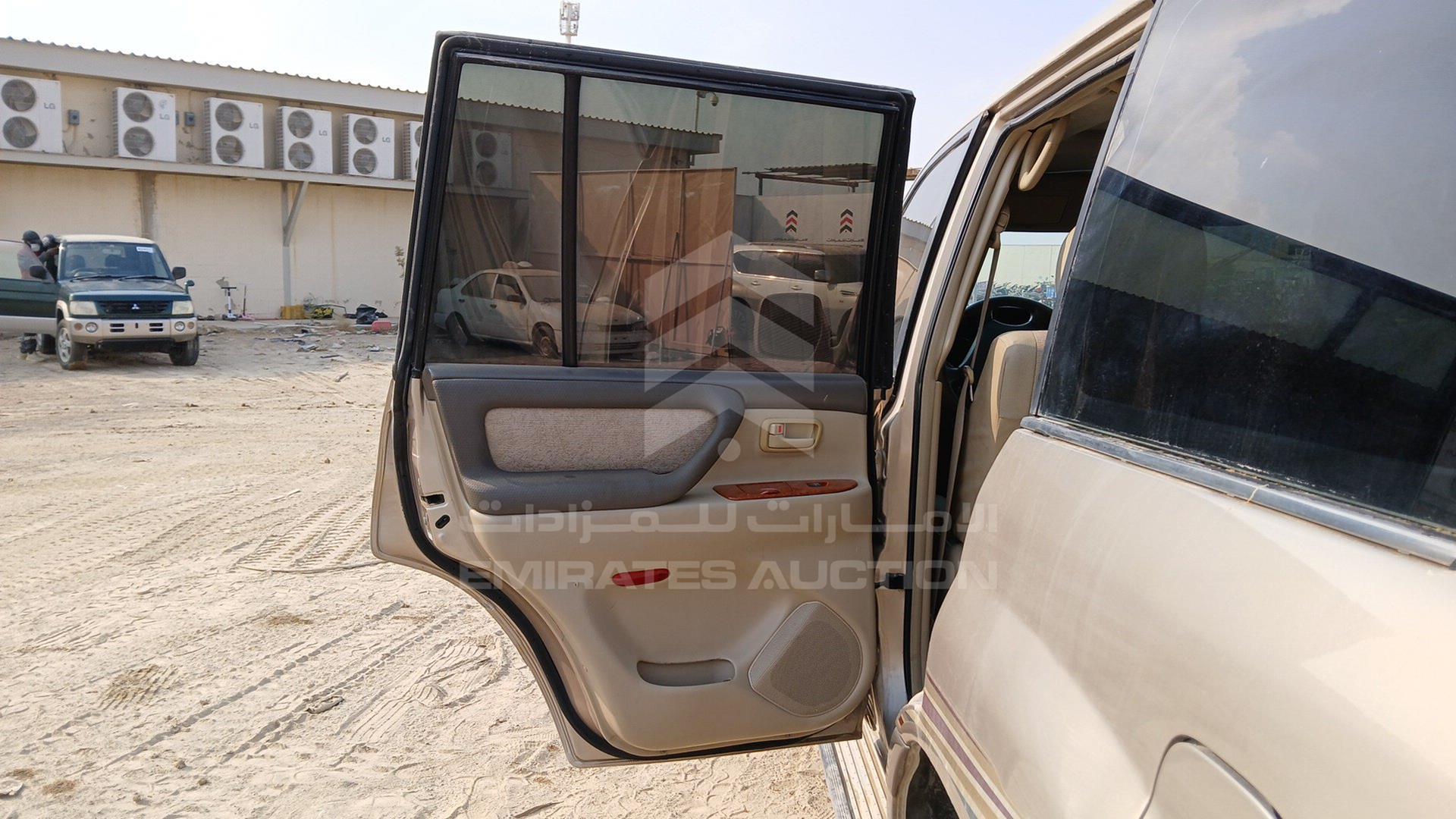2005 TOYOTA LAND CRUISER VIN: JTEHJ09J455111569