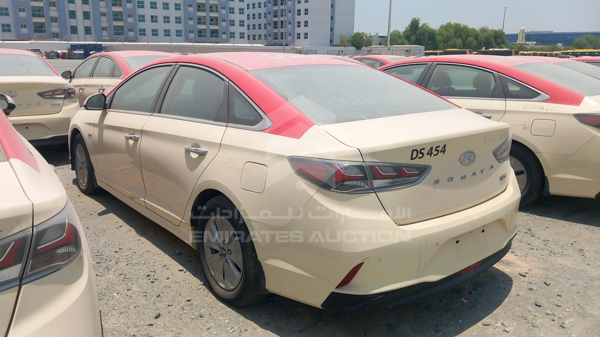 2018 HYUNDAI SONATA VIN: KMHE24138JA082115