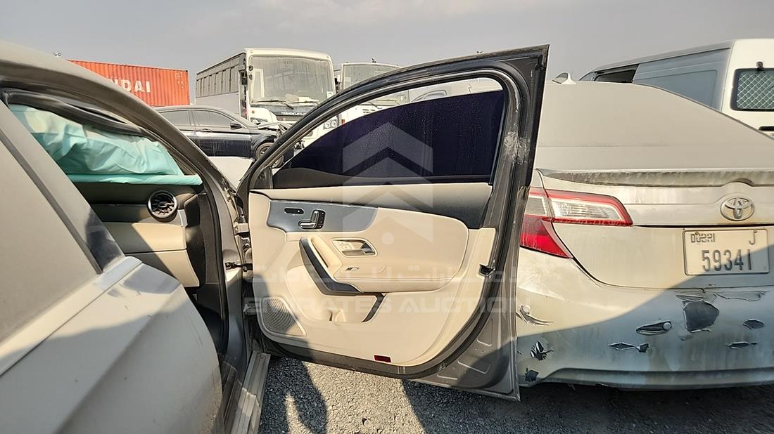 مرسيدس A220 2019 — الباب الأمامي الأيمن — صورة 24