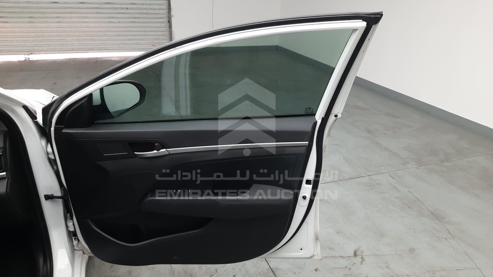 2019 HYUNDAI ELANTRA VIN: 5NPD74LF0KH458356