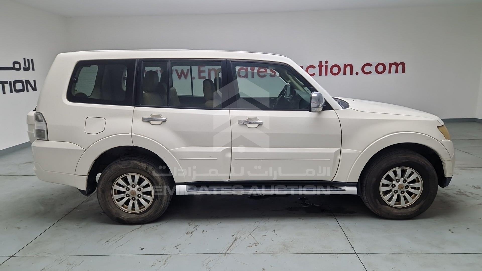 2011 MITSUBISHI PAJERO VIN: JMYLRV95WBJ708816
