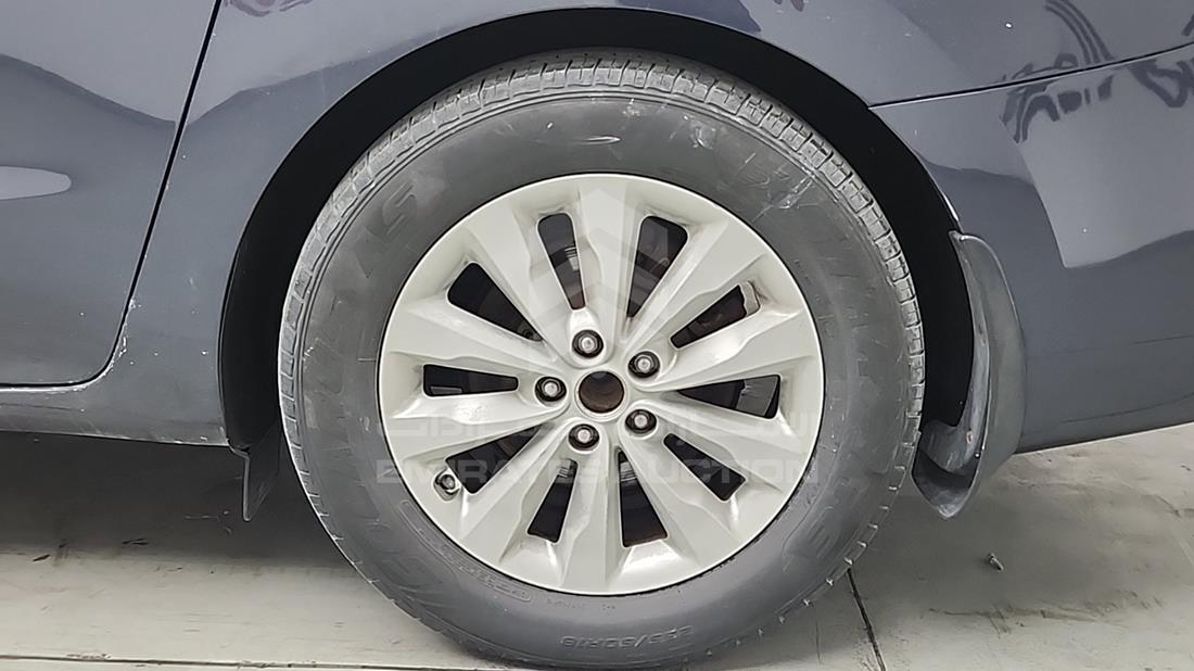 2016 Kia Carnival — Rear Left Tyre — Photo 32
