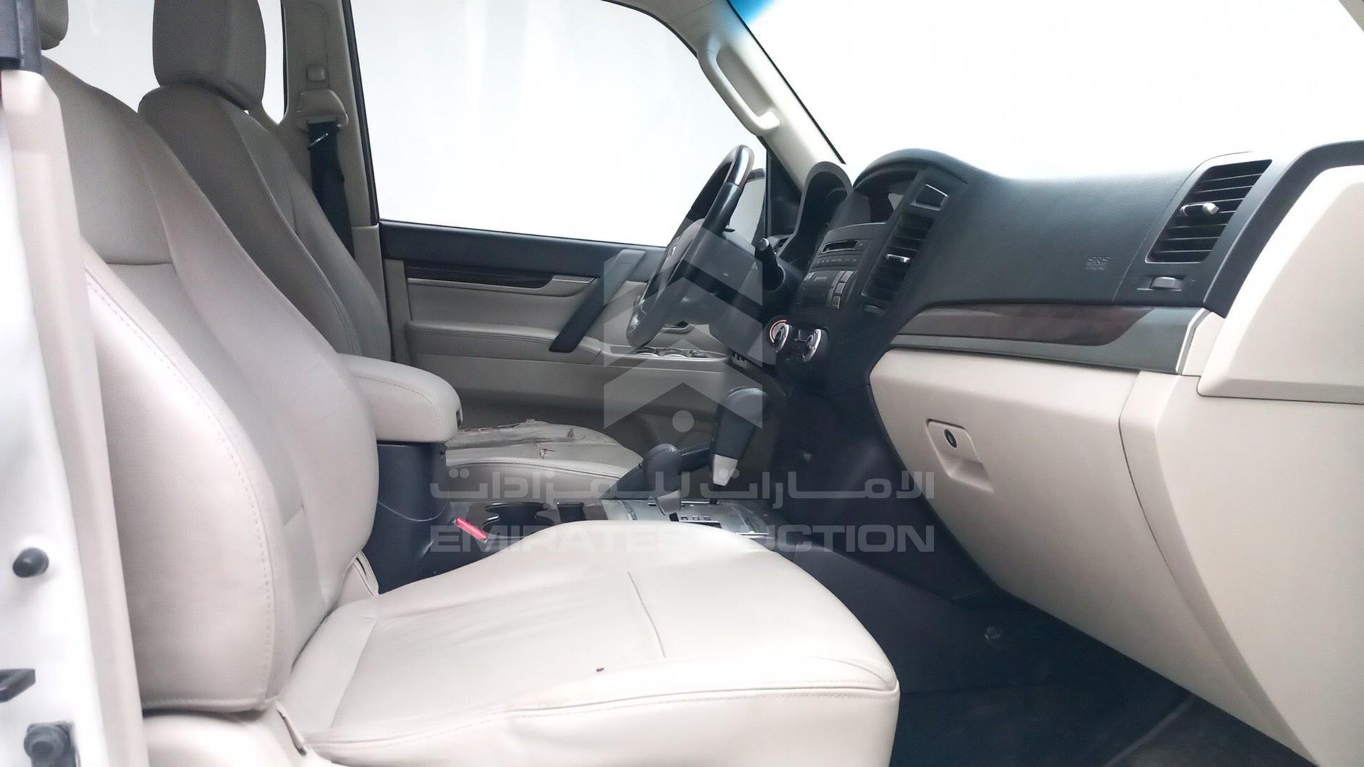 2010 MITSUBISHI PAJERO VIN: JMYLRV95WAJ713865