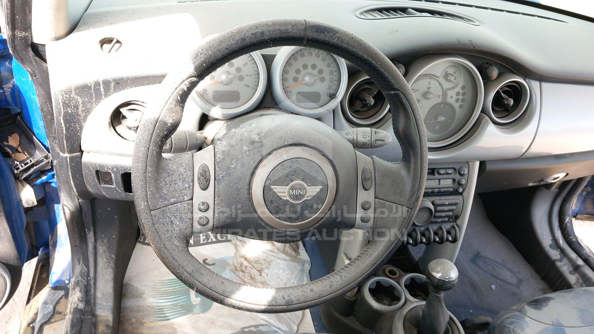 2005 MINI COOPER VIN: WMWRE31045TD32098